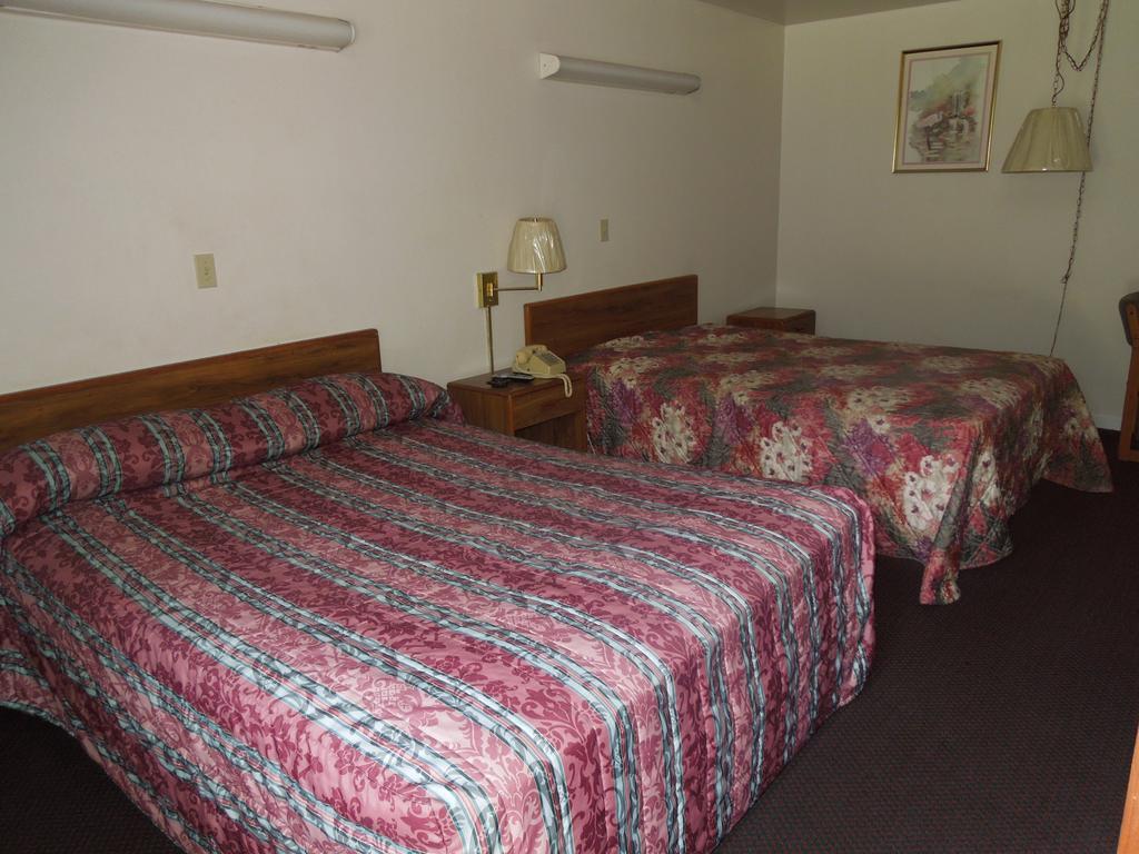 Lees Motel Edison Oda fotoğraf